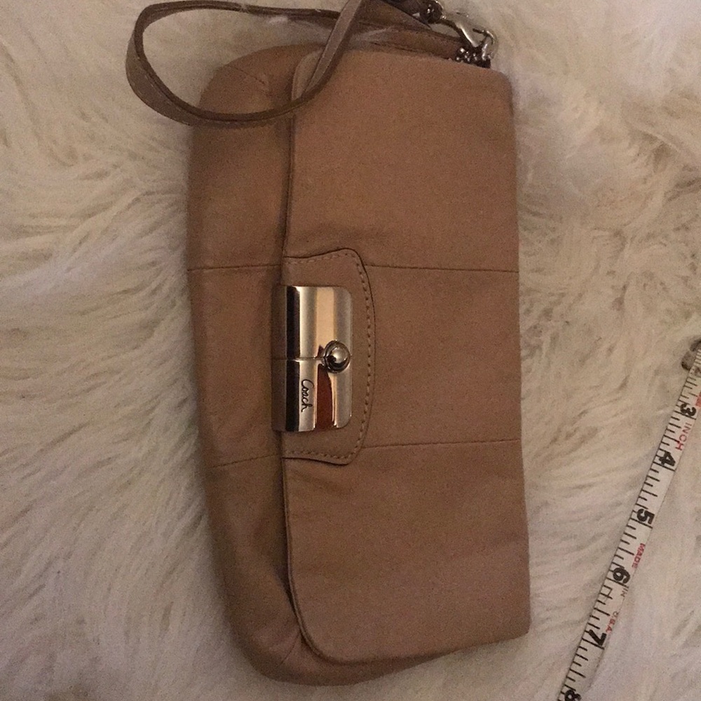 COACH VINTAGE LEATHER WRISTLET TAN
